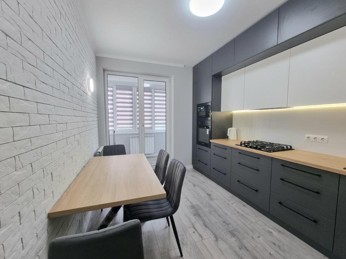 Center, Albisoara Str., 1Bedroom And Living With Balcony 基希讷乌 外观 照片